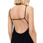 صورة فستان لاريسا الساتان بكتف واحد